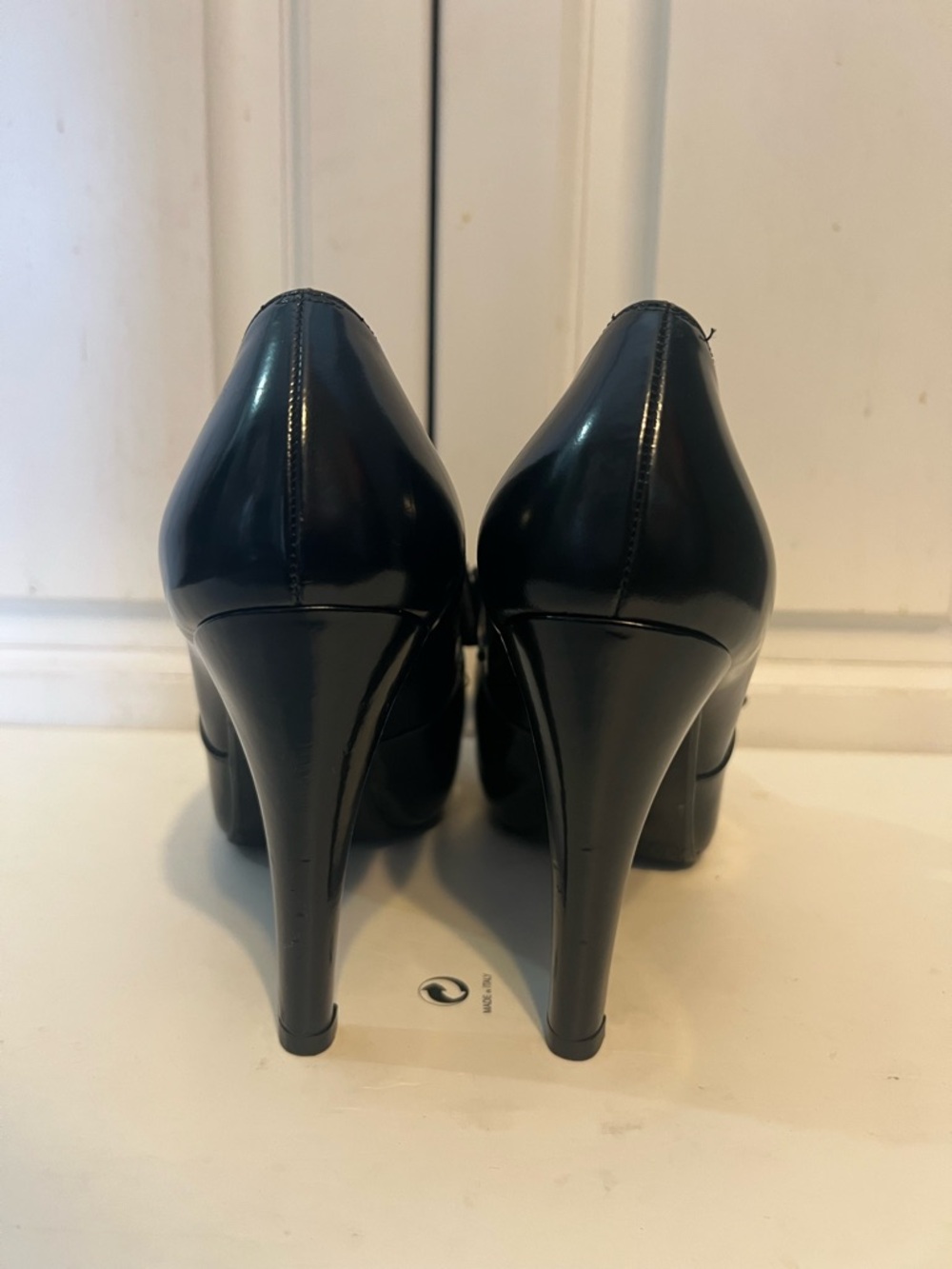 Stuart Weitzman "Bowtie" Black Patent Peep Toe Pumps. Size 8.5. EUC - Picture 5 of 13